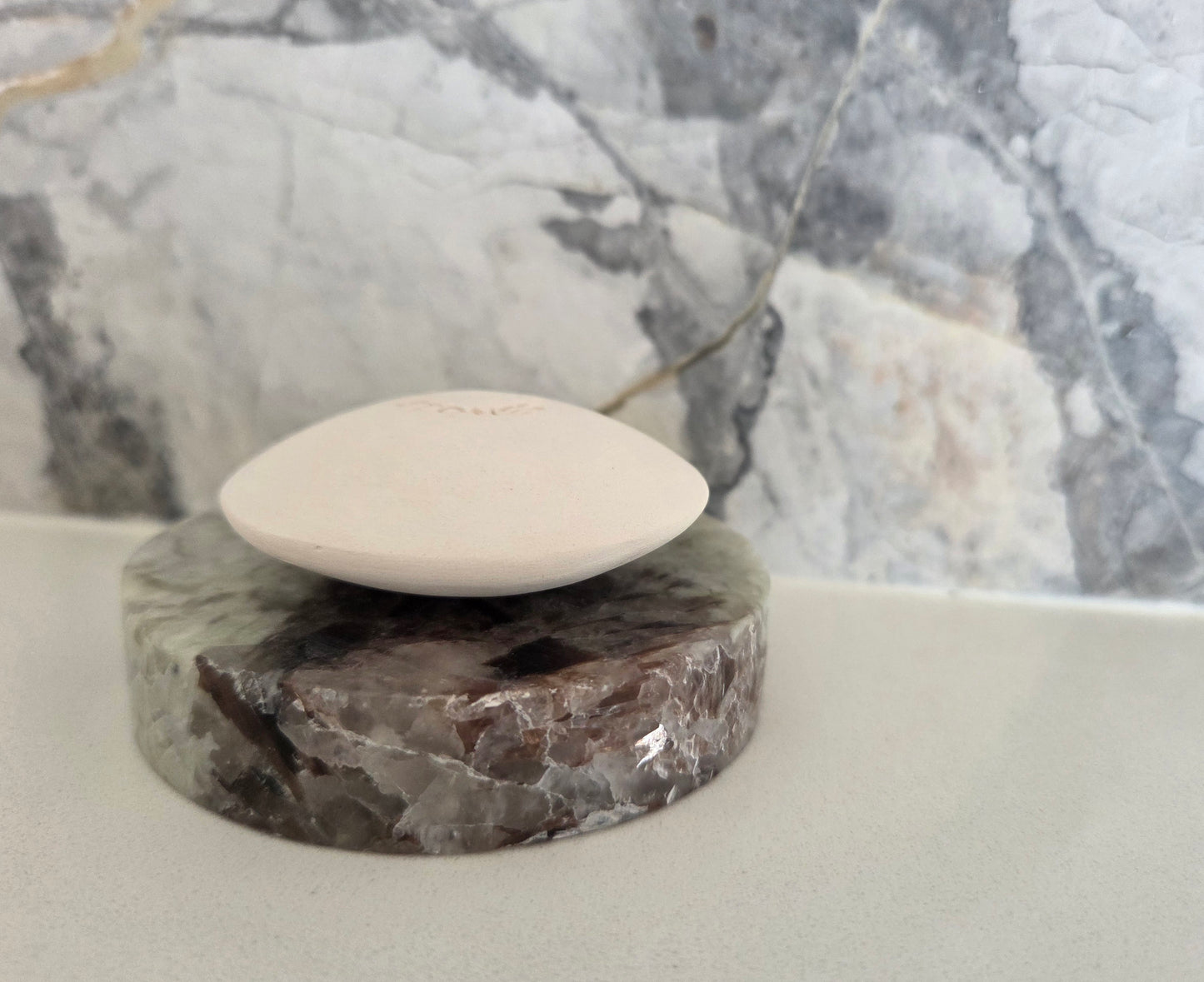 Stone diffuser with Patagonian Base